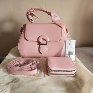NWT 2 Piece VEGAN LEATHER Chic Pink Crossbody Bag Set. Perfect For Spring!
